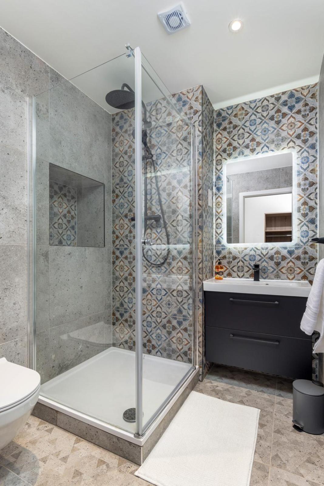 Flatzy - 16 Guests 4 En-suite A *